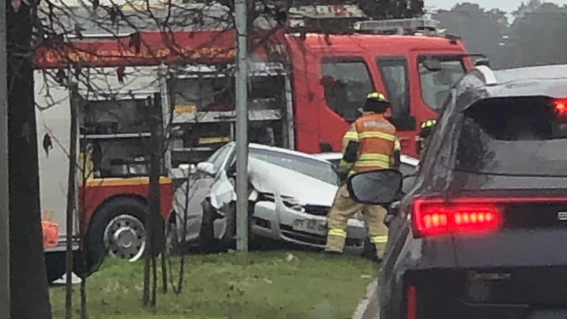 Impactante Camioneta Choca Contra Poste Y Deja A Vi A Del Mar Sin Luz