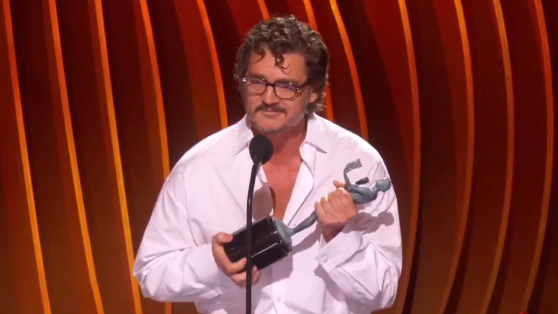 Emocionante Pedro Pascal Gana El Premio Del Sindicato De Actores Al