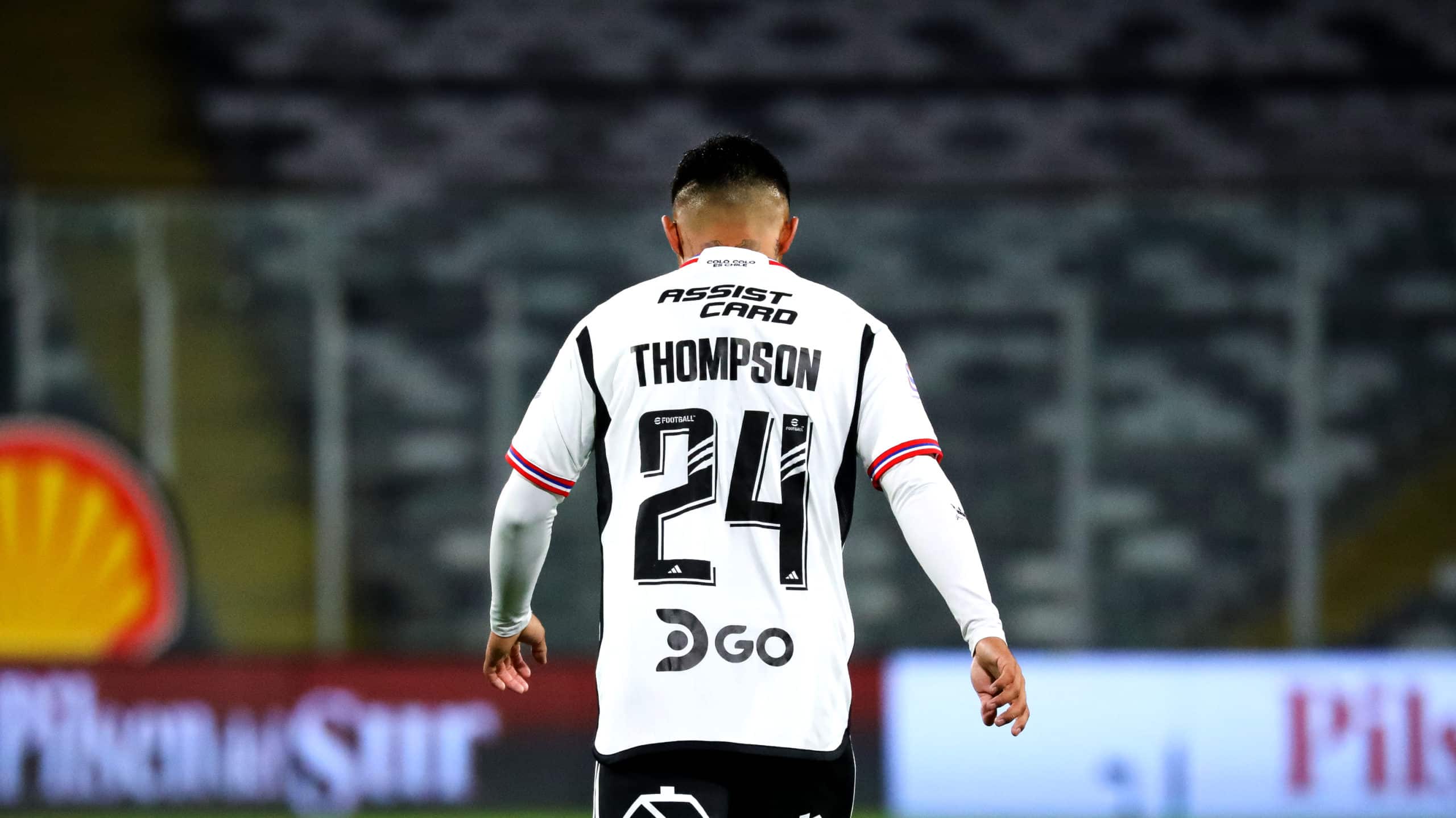 Escándalo en la Copa Libertadores: Jordhy Thompson de Colo Colo genera  indignación por su presencia en el partido contra Boca Juniors - El Reporte  Diario