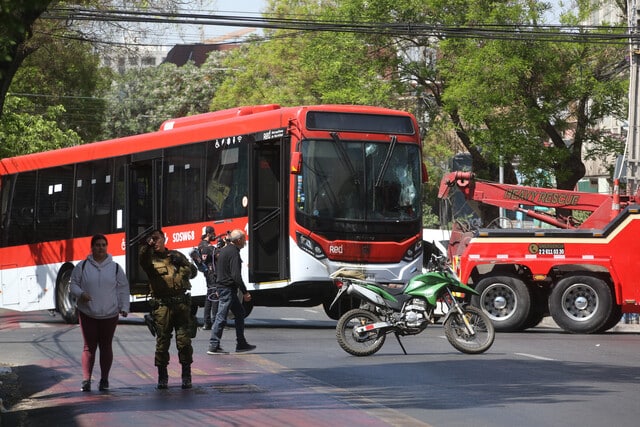 Impactante tragedia: Chofer de RED muere aplastado por su propio bus