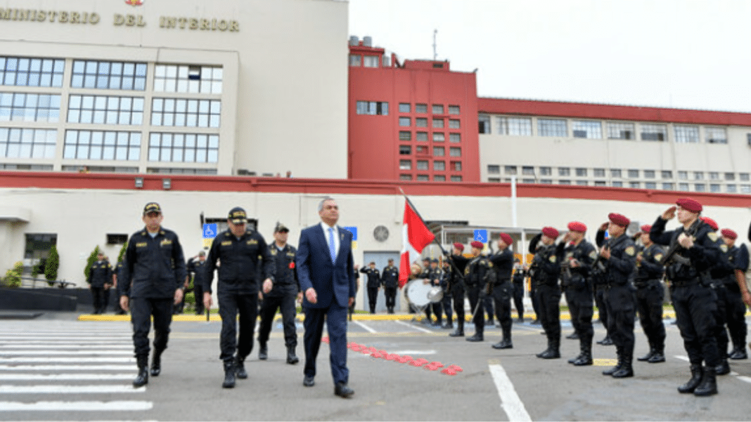 Perú: ¡Alerta! Se necesitan 40.000 policías y buscan reclutar a los 'ninis'