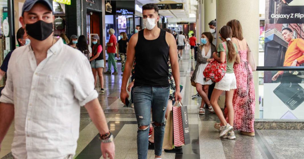 ¡Escándalo en el Mall! Guardia de seguridad golpea a cliente por pedir la boleta