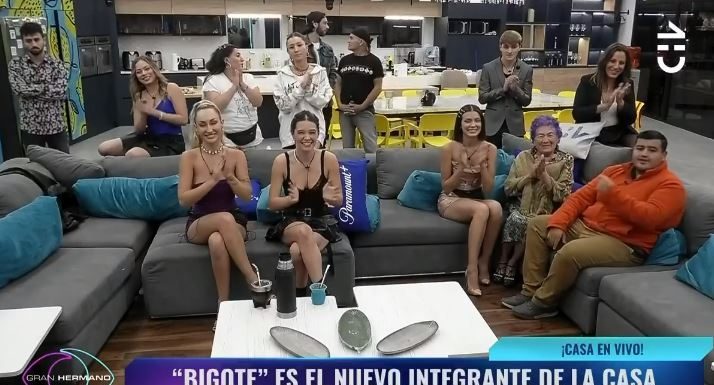 ¡Increíble! Participante de Gran Hermano se lanza desnuda a la piscina