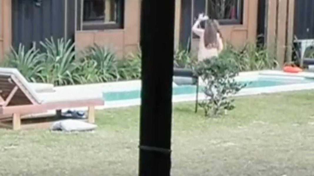 ¡Increíble! Participante de Gran Hermano sorprende al lanzarse desnuda a la piscina