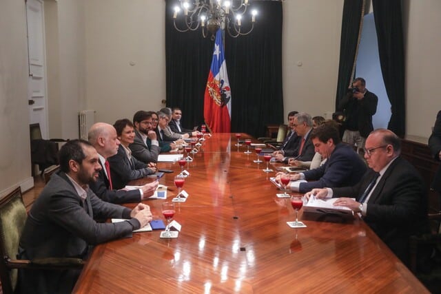 Chile Vamos se reunió con el Presidente Boric en La Moneda: ¡Una reunión tensa que busca soluciones!