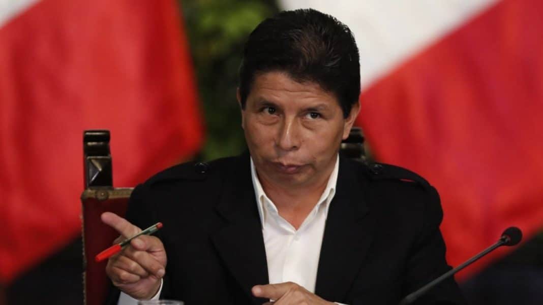 Expresidente Castillo denunciado por organización criminal en caso de FFAA