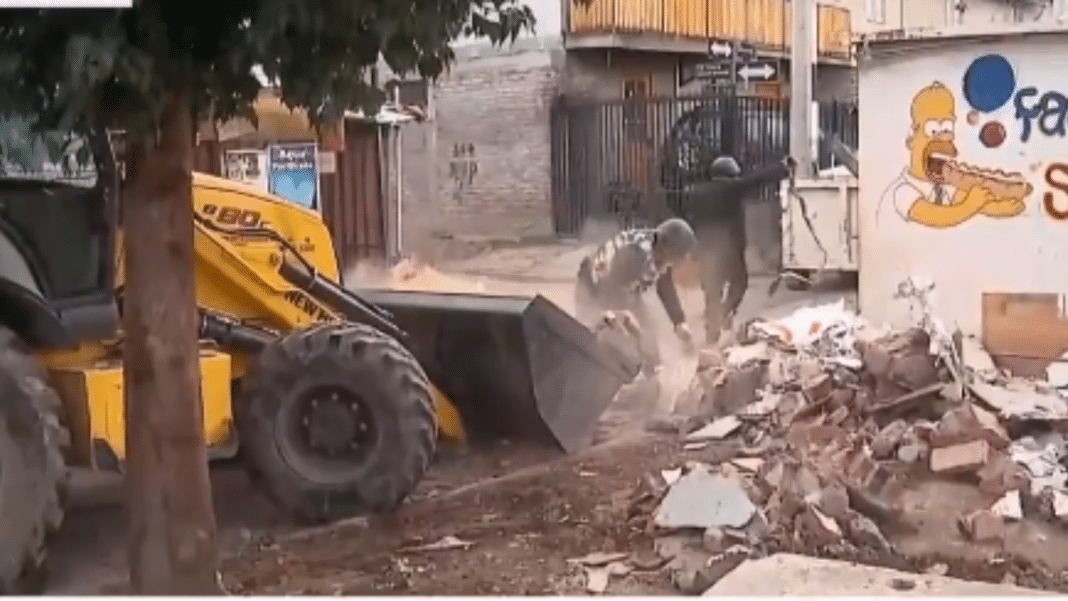 Impactante demolición de mausoleo vinculado al narcotráfico en Lo Espejo