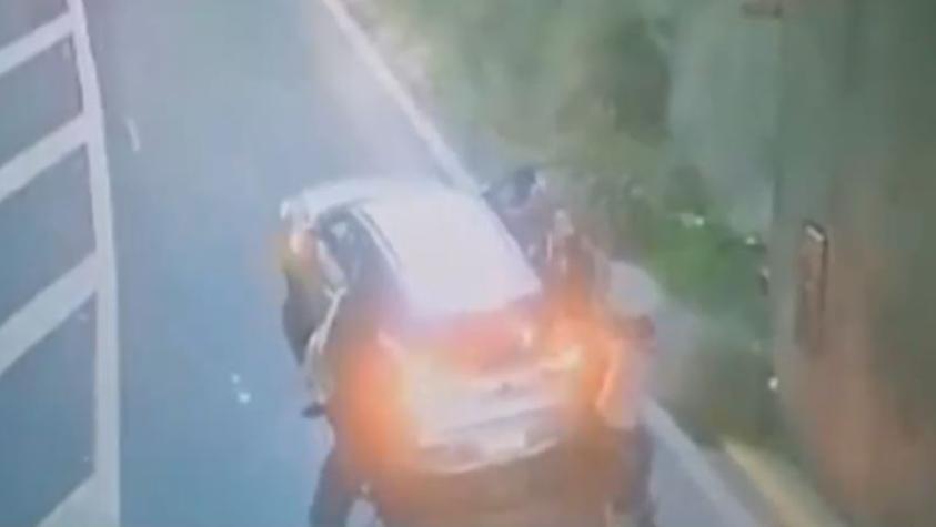 Impactante video: Hombre es baleado tras proteger a su pareja en fatal encerrona en Autopista Central