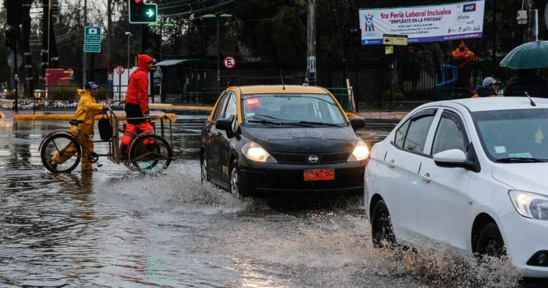 ¡Alerta! Lluvias en Santiago: comunas en estado de emergencia