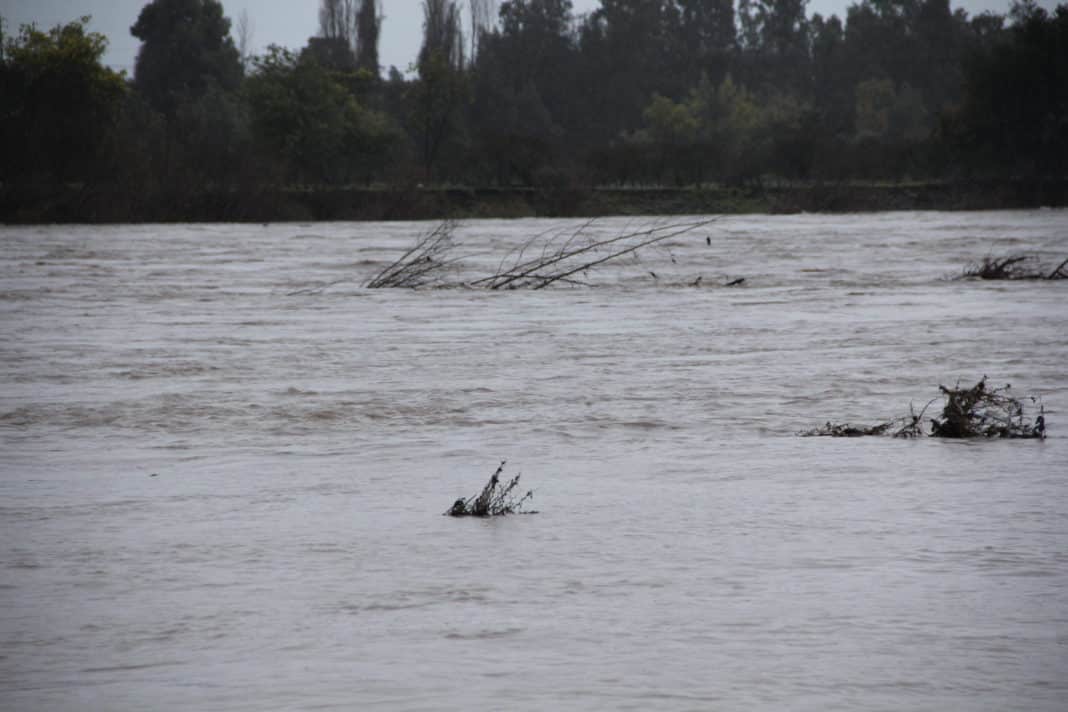 ¡Alerta Roja en San Javier! Desborde de río pone en peligro a la comuna