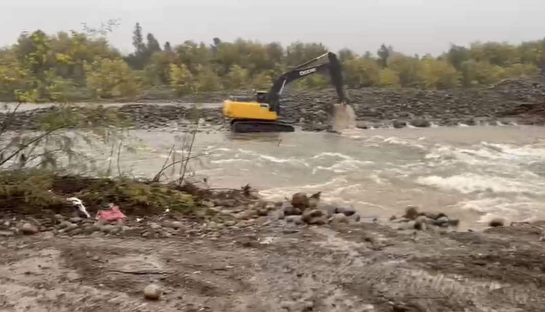 ¡Alerta amarilla en Ñuble! Crecida del río Niblinto y caminos afectados por sistema frontal