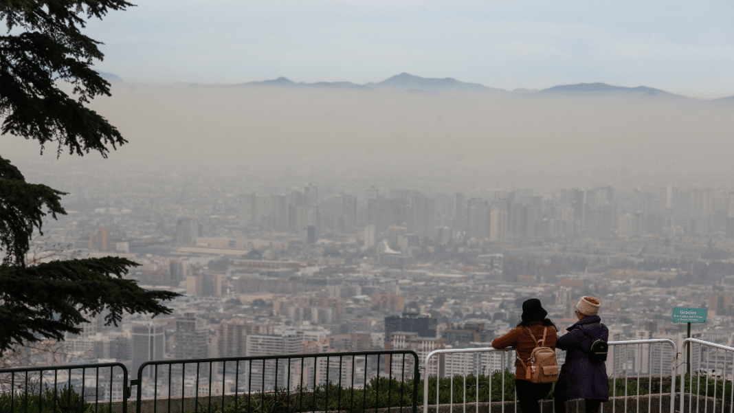 ¡Alerta ambiental en Santiago! Medidas para proteger la salud de la población