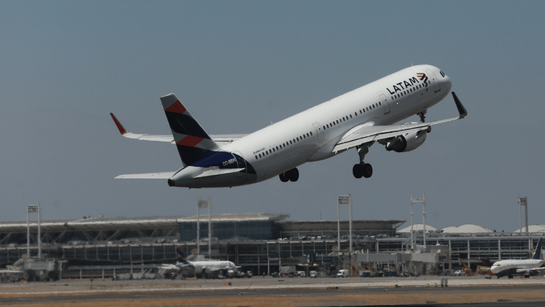 ¡Alerta de bomba! Avión proveniente de Ecuador activa protocolo en aeropuerto de Santiago