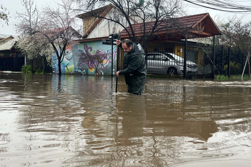 ¡Descubre cómo actuar en caso de inundación o aluvión y protege tu vida!