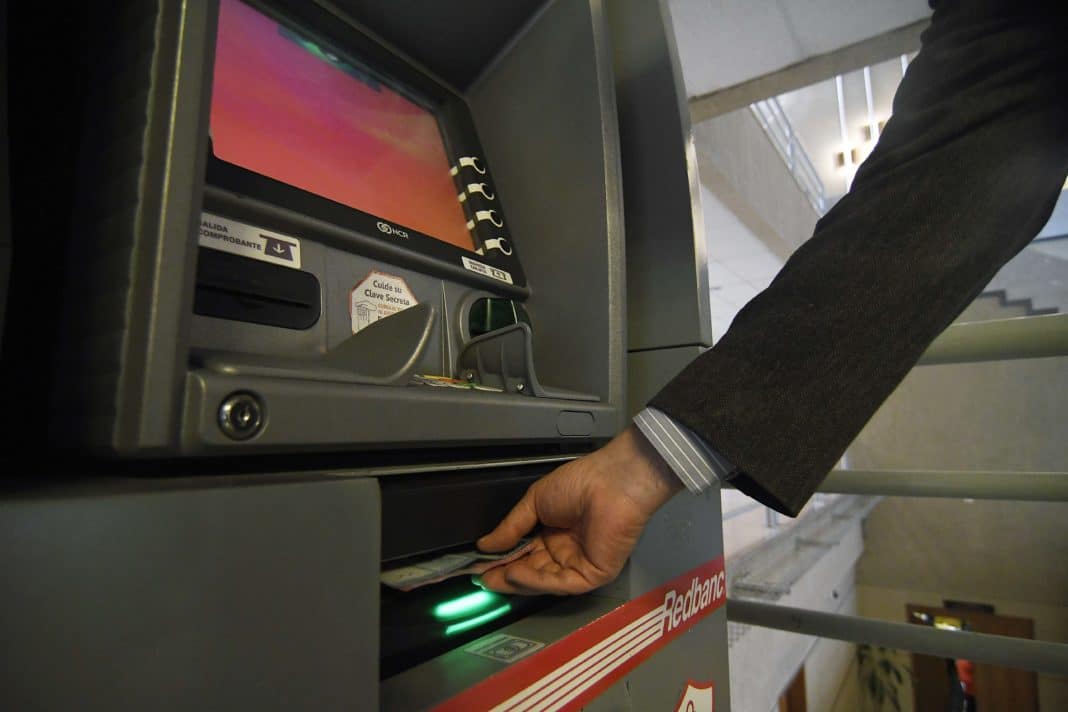 ¡Descubre las increíbles características de los nuevos cajeros de BancoEstado en el Metro!