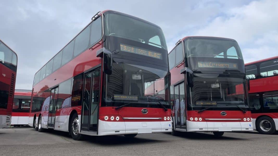 ¡Descubre los nuevos buses eléctricos de dos pisos en Santiago!