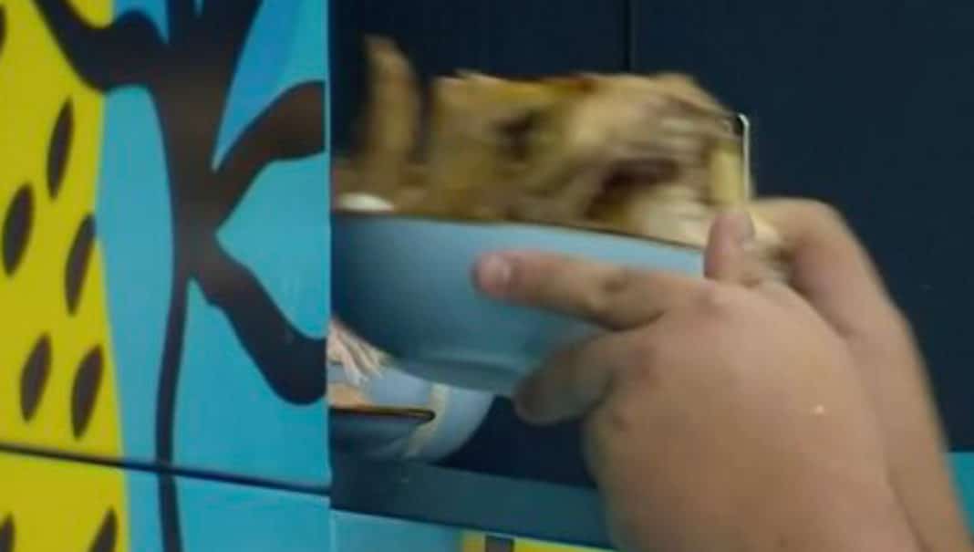 ¡Escándalo en la cocina de Gran Hermano! Rubén guarda el almuerzo para él y su aliado