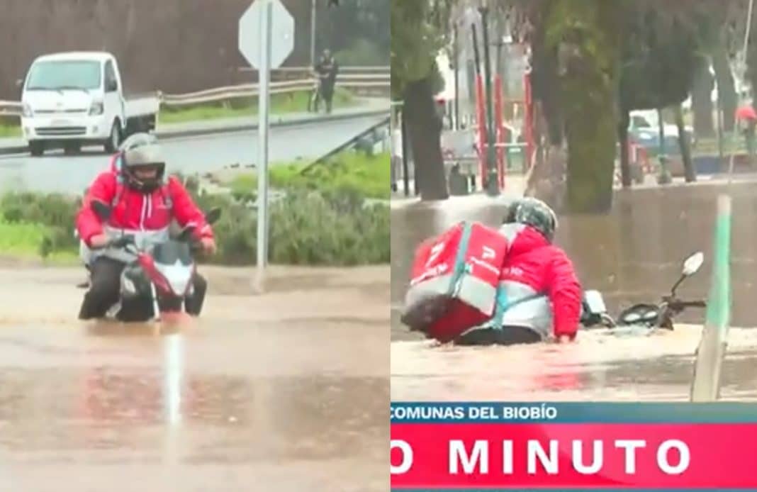 ¡Increíble! Repartidor se arriesga y se vuelve viral al intentar cruzar una calle inundada en Talca