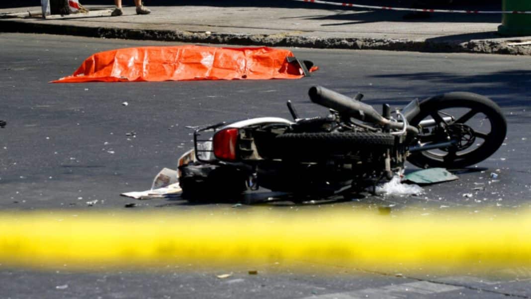 Impactante accidente en la Ruta 5: Motociclista fallece tras chocar contra barreras de contención