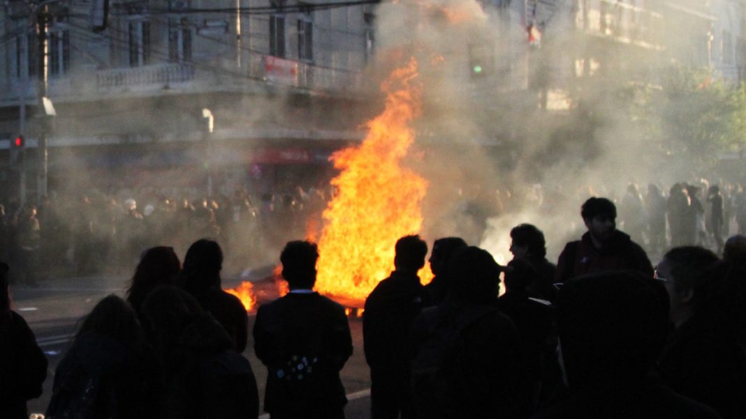 Impactante balance del 11 de septiembre: carabineros lesionados y detenidos se multiplican