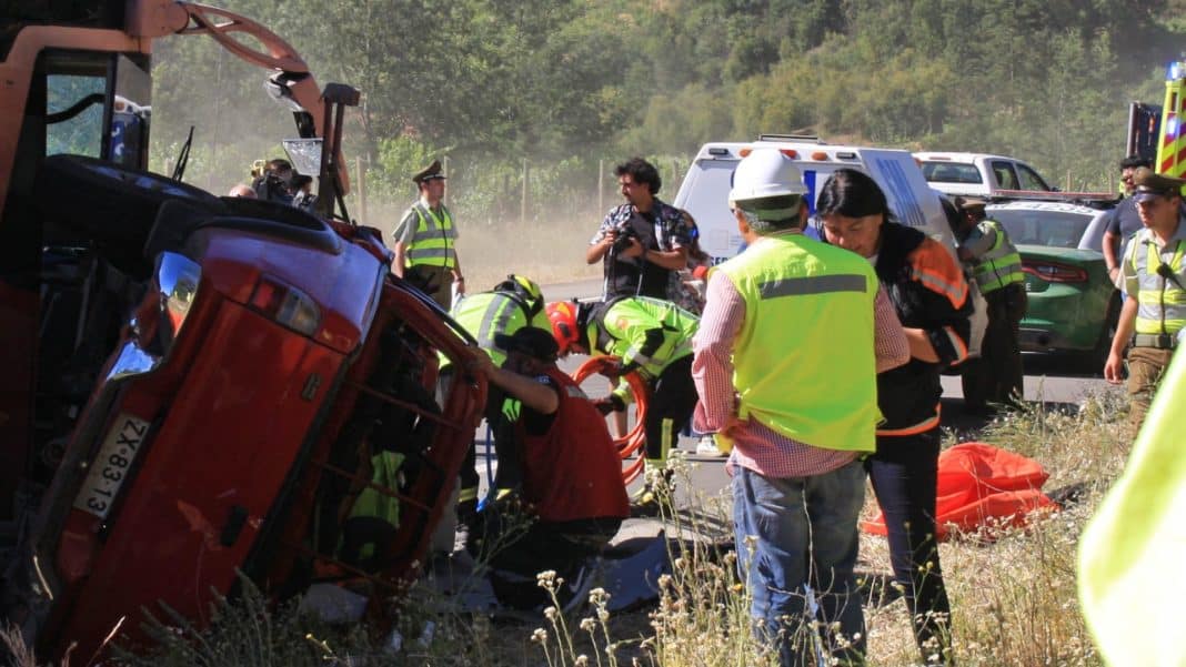 Impactante choque en la Región de Los Ríos deja un muerto y nueve heridos