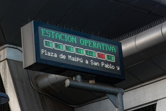 ¡Caos en el Metro! Dos estaciones de la Línea 5 cerradas por desórdenes