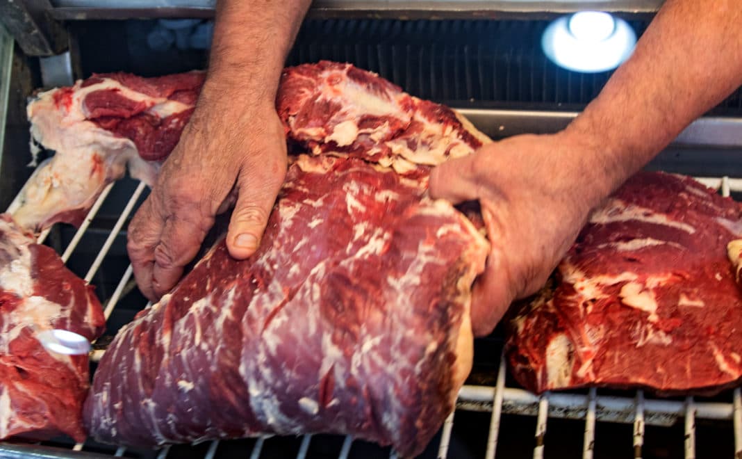 ¡Descubre cómo detectar la carne en mal estado durante las Fiestas Patrias y evita problemas de salud!