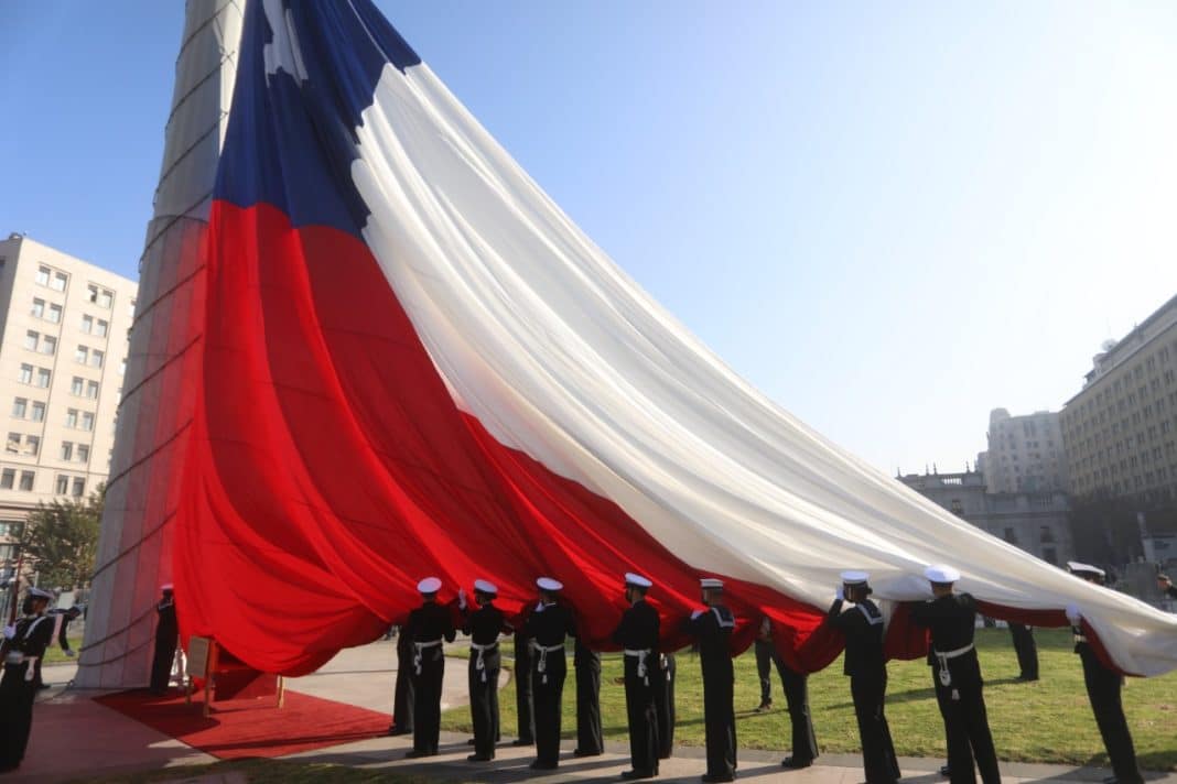 ¡Descubre cómo y cuándo colocar la bandera chilena correctamente!