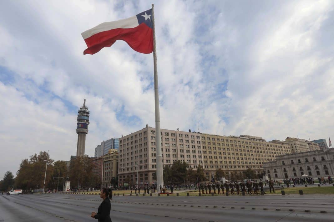 ¡Descubre cuál es la multa por no exhibir la bandera chilena en Fiestas Patrias!