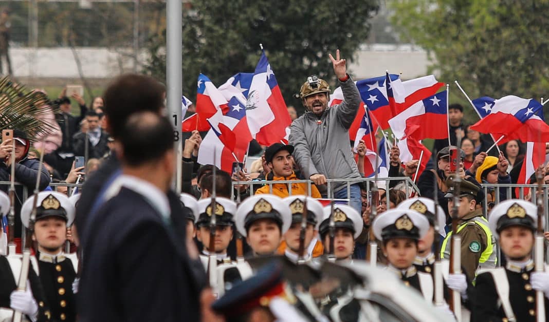 ¡Escándalo en la Parada Militar! Gobierno acusa a manifestantes de ser pinochetistas