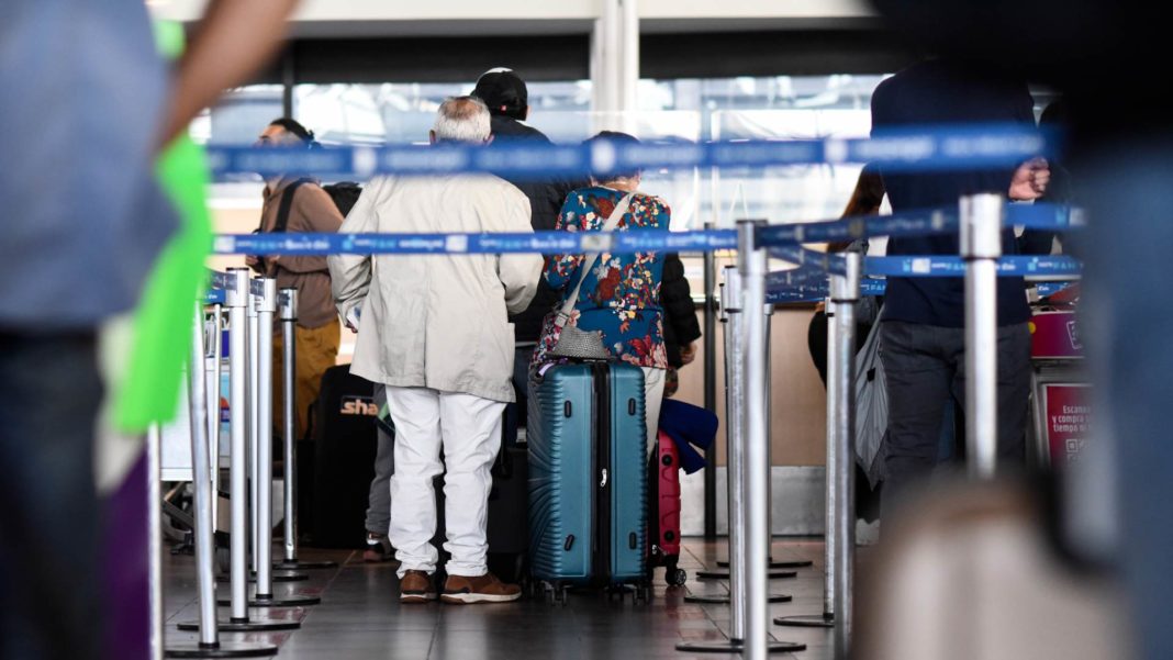 ¡Evacúan vuelo por aviso de bomba! Descubre la inusual situación que resultó ser salbutamol