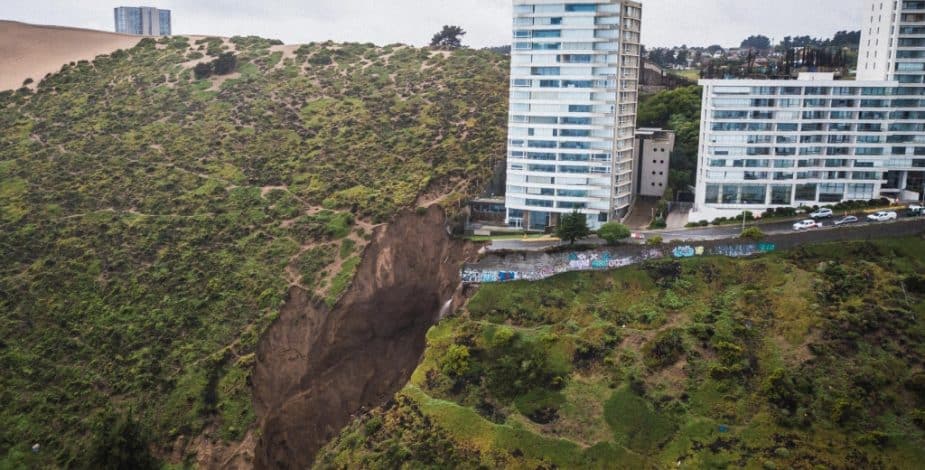 ¡Impactante! Descubre los riesgos de construir sobre dunas en el Edificio Viñamar