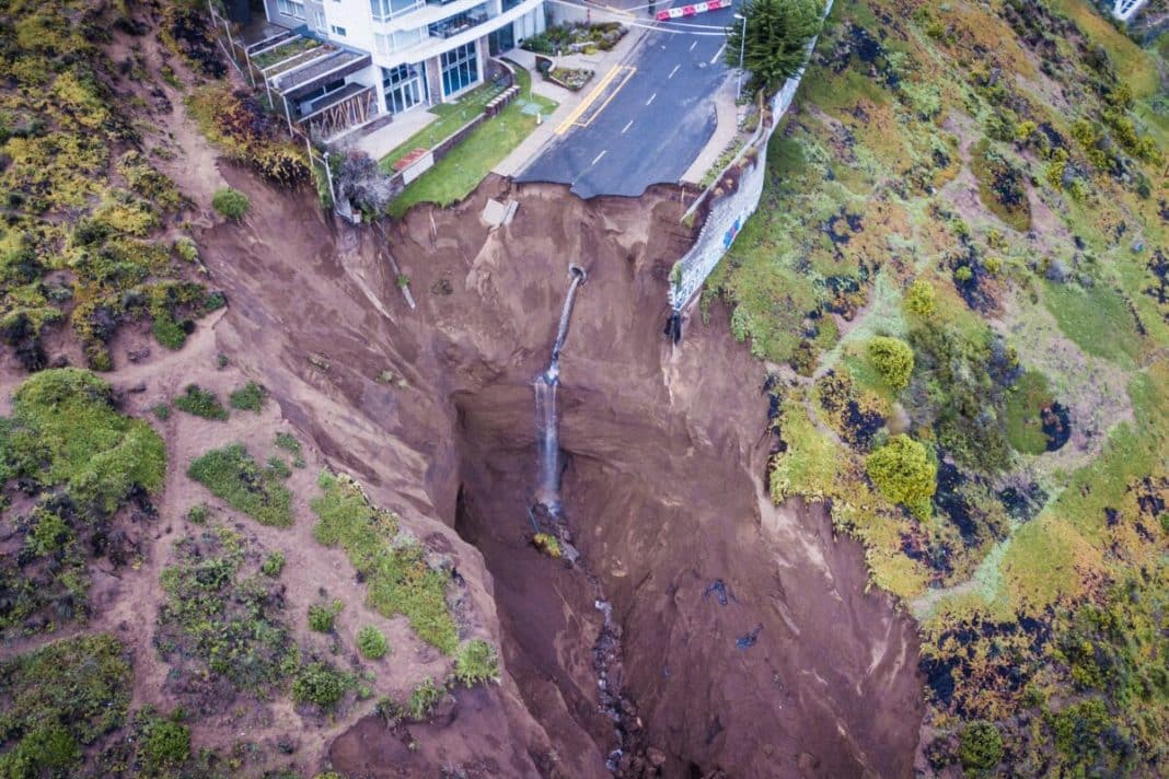 ¡Impactante! Socavón en el Edificio Kandinsky revela la urgente necesidad de reubicar, redimensionar y reparar el colector