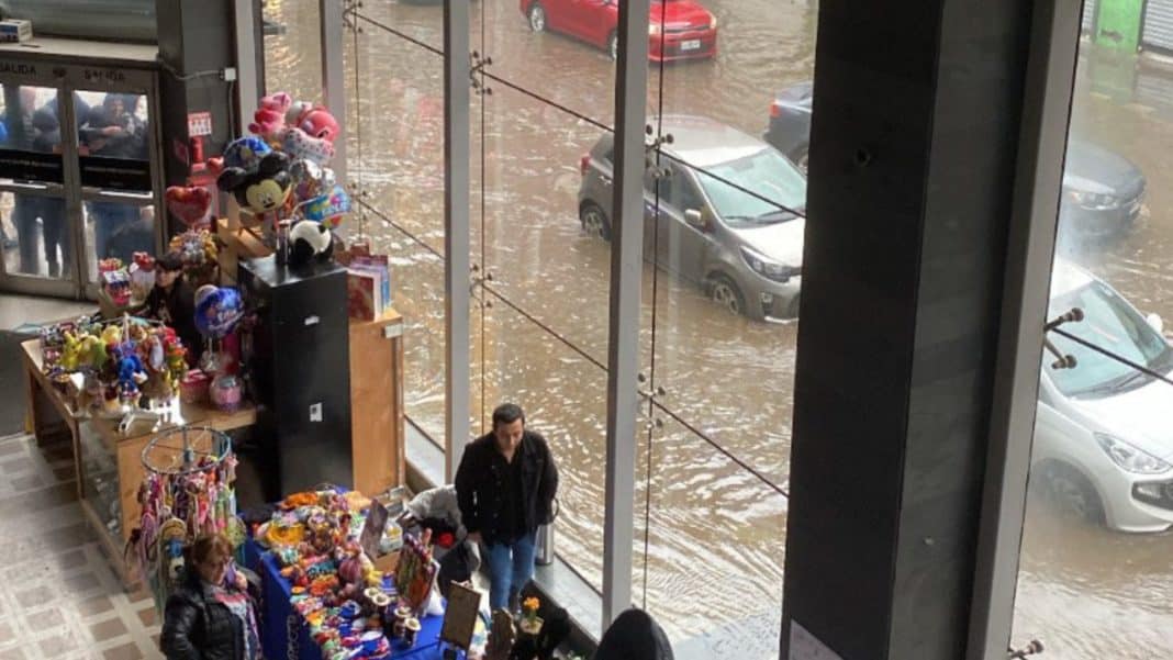 ¡Impactantes imágenes! Las lluvias inundan Chillán y causan estragos en la ciudad