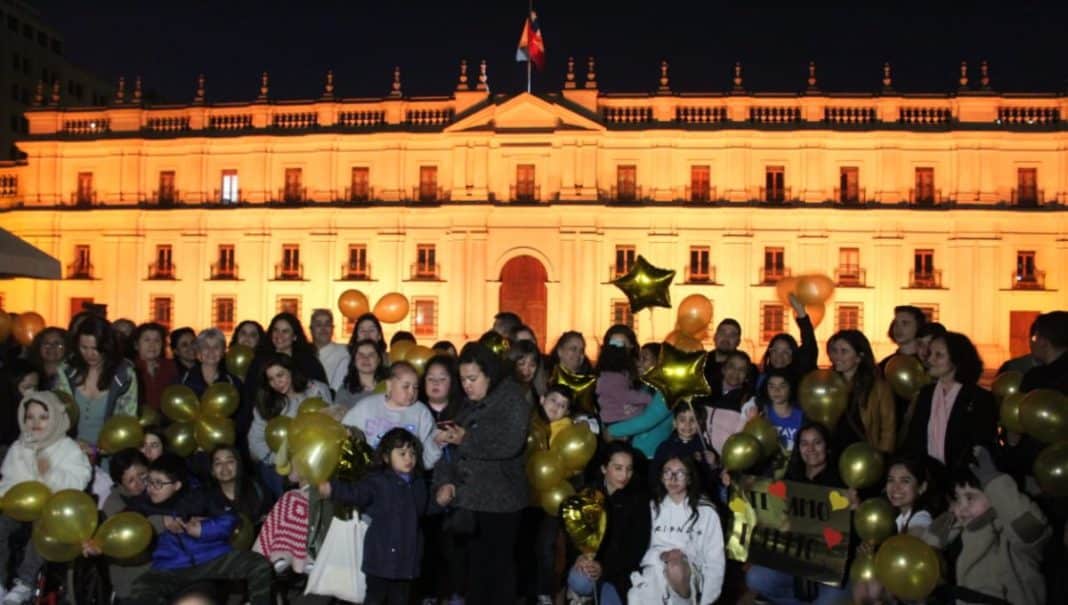 ¡Increíble! Palacio de La Moneda se ilumina para concientizar sobre el cáncer infantil