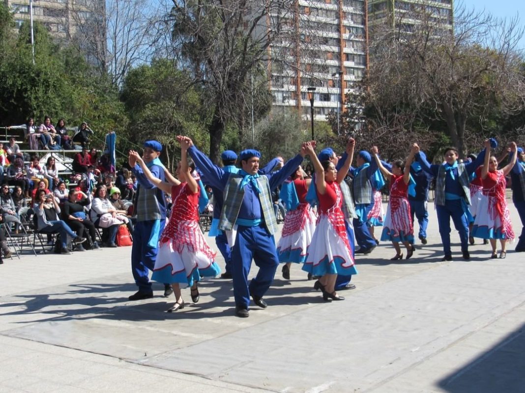 ¡No te pierdas la XII Versión del Día Mundial del Folklore en Santiago!