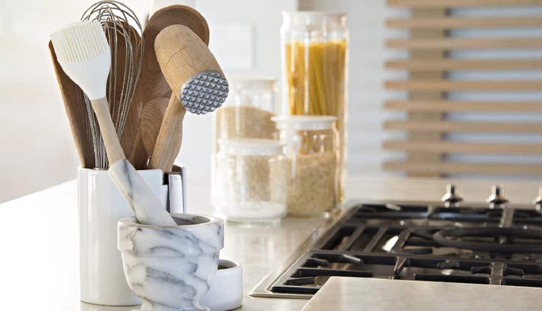 Descubre cómo mantener tu cocina limpia y ordenada con estos simples consejos