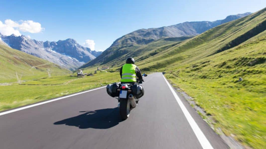 Descubre las mejores rutas para andar en moto en Chile