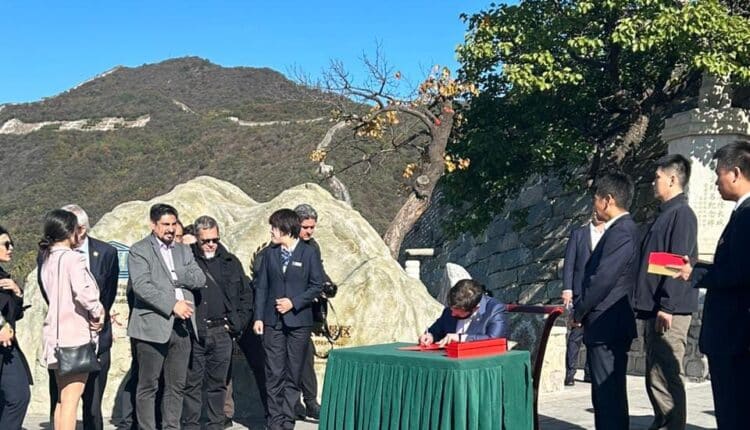 El Presidente Boric visita la Gran Muralla China y deja un mensaje conmovedor