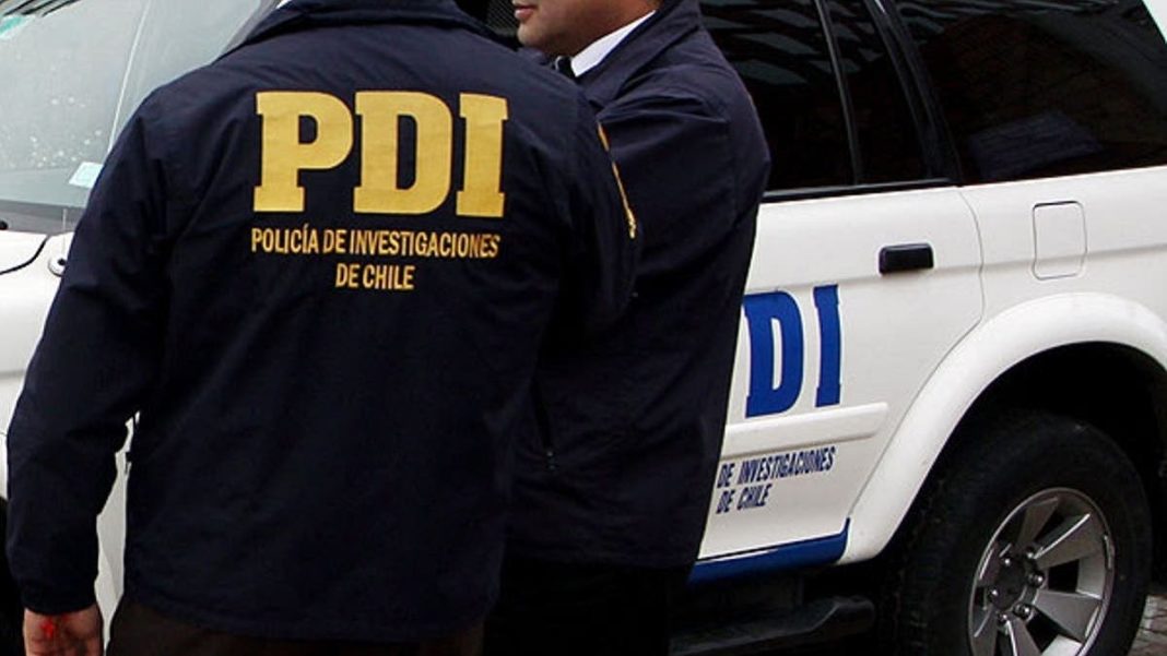 Escándalo en el Aeropuerto de Santiago: Dos PDI acusados de traficar droga