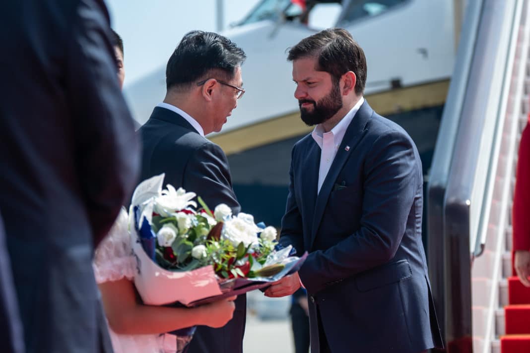 Presidente Boric llega a China para expandir el intercambio comercial con enfoque en innovación, ciencia y cultura