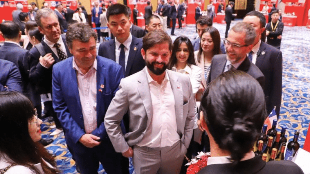 Presidente Boric y ministro Valenzuela conocen el Silicon Valley de la agricultura china