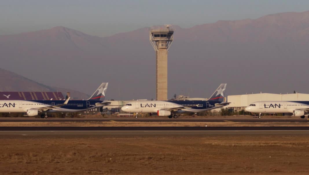 ¡Alerta en los cielos! Controladores aéreos en Chile convocan a movilización