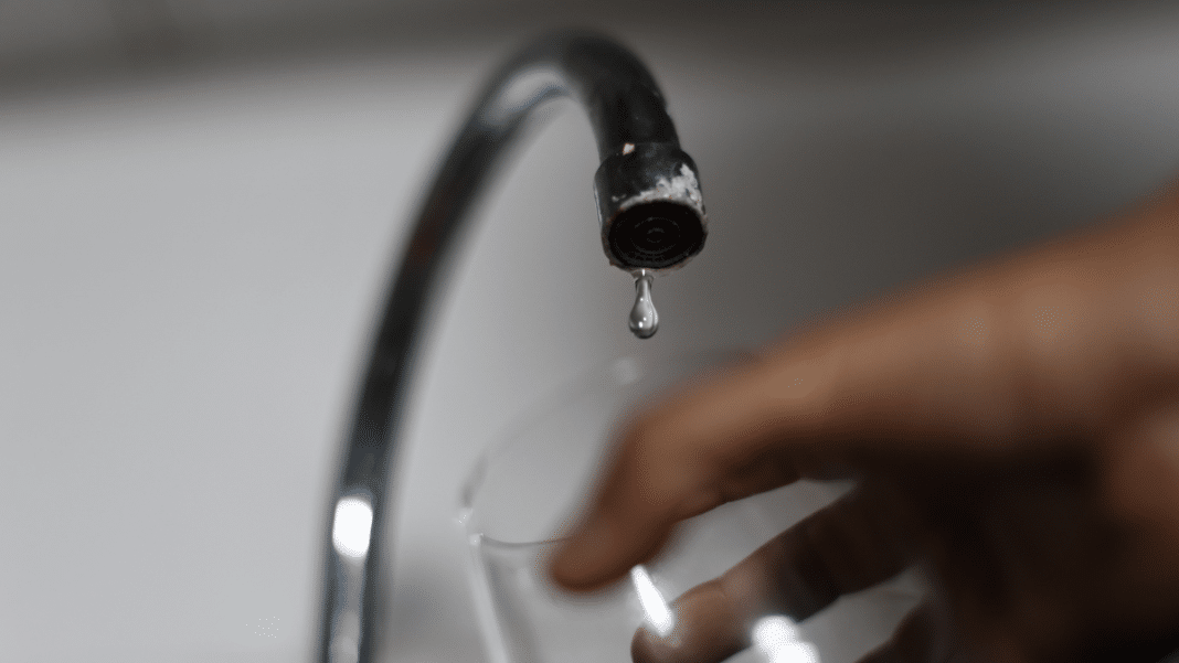 ¡Atención! Corte de agua en seis comunas de la Región Metropolitana