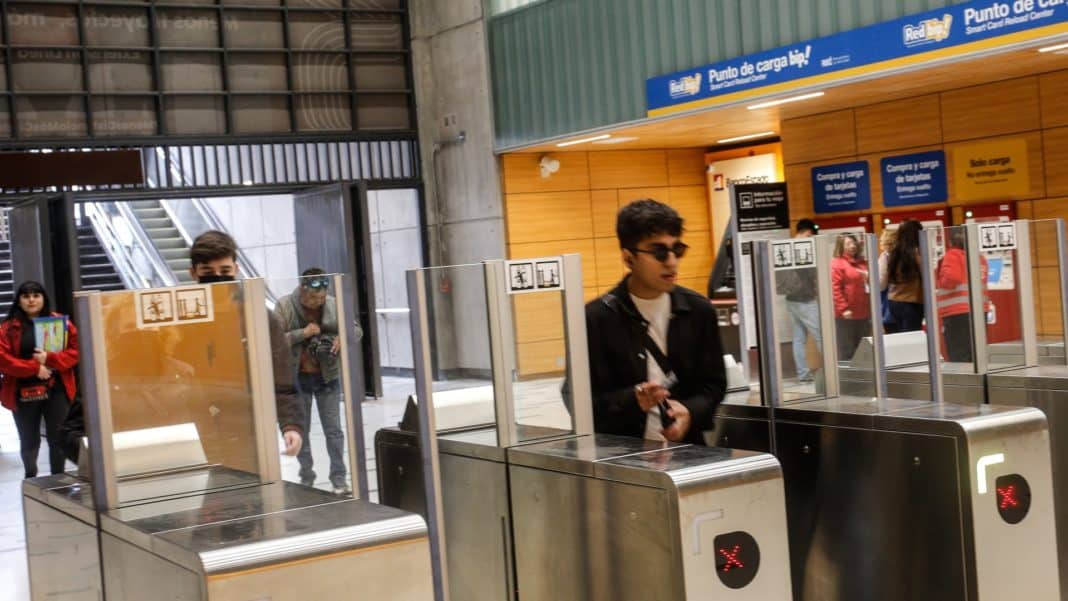 ¡Atención! Metro de Santiago toma medidas especiales para el partido Chile-Perú