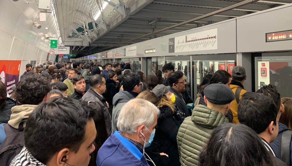 ¡Caos en la Línea 3 del Metro! Usuarios reportan problemas y atochamientos