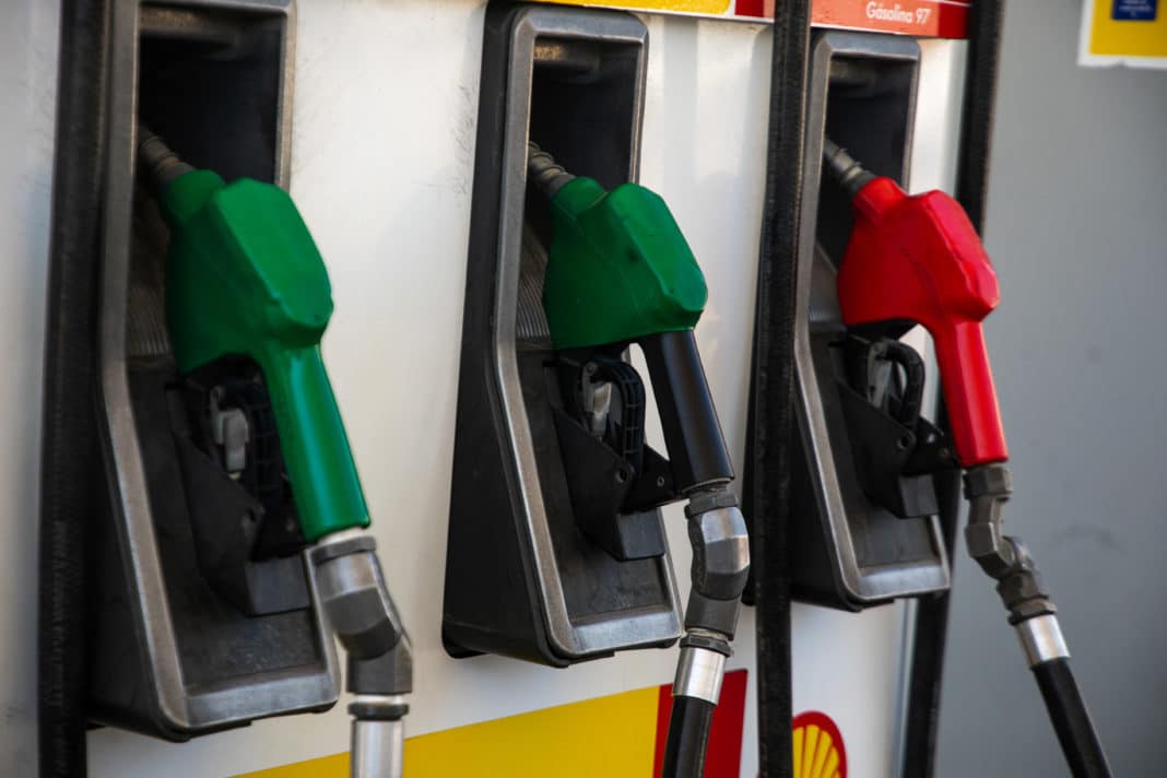 ¡Descubre cómo ahorrar en el precio de las bencinas mientras conduces!