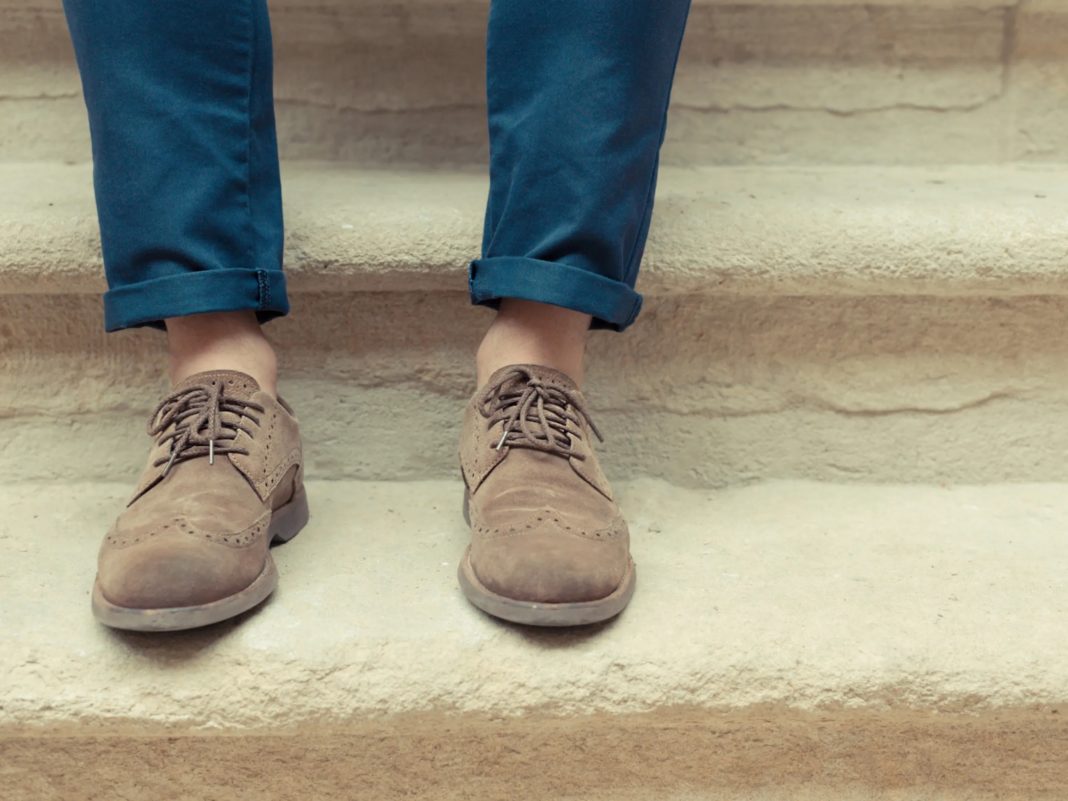 ¡Descubre los secretos para dejar tus zapatos de gamuza como nuevos!
