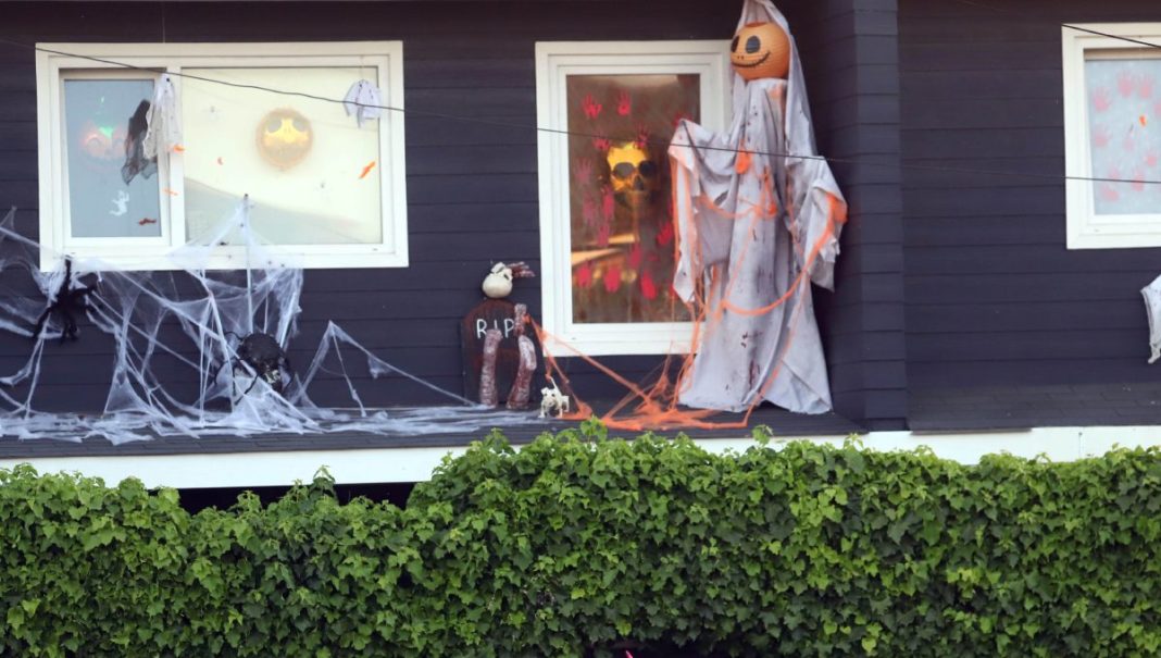 ¡Descubre tres ideas terroríficas para decorar tu casa en Halloween!