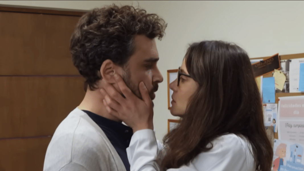 ¡El esperado beso entre Martita y Gonzalo en Generación 98!